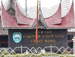 Anggota DPRD Telat, Bupati Pasaman Ajak Jajarannya Bubar dari Rapat Paripurna