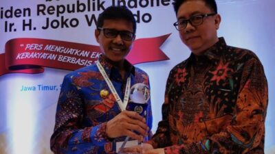 Gubernur Sumbar Terima Anugerah Tokoh Perintis Pers Indonesia