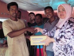 Merry Basril Serahkan Bantuan GPS untuk Nelayan