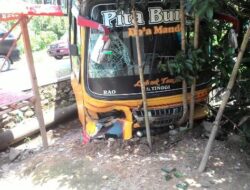 Bus Kecelakaan Masuk ke Pekarangan Rumah Warga