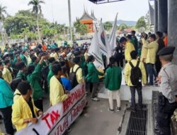 Gelar Demo, Mahasiswa Pertanyakan Hasil Kerja IP-NA