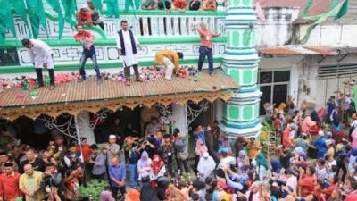 Tradisi Serak Gulo Padang Ditetapkan sebagai Warisan Budaya Tak Benda