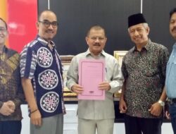 SIWO PWI Pusat Anugerahkan Ali Mukni Bupati Peduli Olahraga