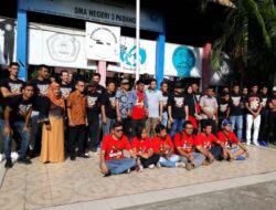 Pemain SPFC dan Kabau Sirah Lovers Disambut Antusias Siswa SMAN 3 Padang