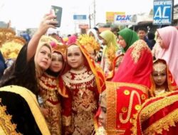 Nita Azis ‘Gemas’ Lihat Anak-anak Berpakaian Adat