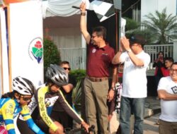 Gubernur-Sekjen Kemendes Lepas Pebalap Tour de Bumdes Marapi-Singgalang