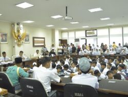 Ratusan Siswa SMA 5 Padang Mengadu ke DPRD Sumbar