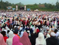 UAS Disambut Puluhan Ribu Umat di Bukittinggi 