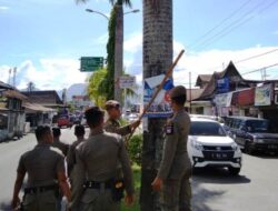 Satpol PP Padang Razia alat Peraga Kampanye