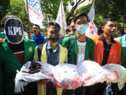 Mahasiswa Sumbar Tuntut KPU Berikan Asuransi untuk Petugas Pemilu
