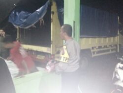 KPU Dharmasraya Berjibaku Hingga Dini Hari  Distribusikan Logistik