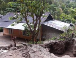 Dua Rumah di Palupuah Dihantam Longsor