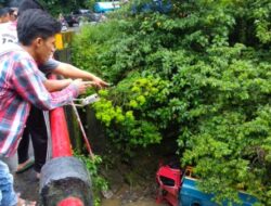 Jalan Licin Truk Tangki Air Terjun ke Jurang