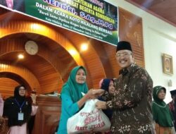 Kakanwil Kemenag Sumbar Serahkan 260 Paket Sembako dari GKB