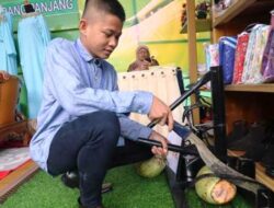 Yandi, Anak Muda Padang Panjang Ciptakan Alat Pembelah Kelapa