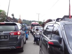 Macet Panjang di Sekitar Jalur Maninjau