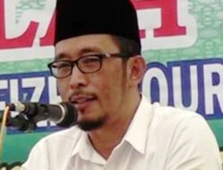 Ismail Novel, Khatib Shalat Id di Depan Kantor Bupati Agam