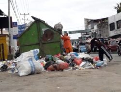 Sampah Teronggok Pasukan Orange Tancap Gas