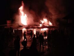 Pasar Alahan Panjang Terbakar, 12 Kios Hangus jadi Abu