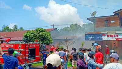 Rumah Semi Permanen di Padang Tarok Dilalap Si Jago Merah