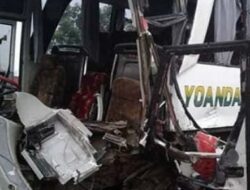 Bus Yoanda Prima Tabrakan dengan Truk Tronton, Dua Penumpang Tewas