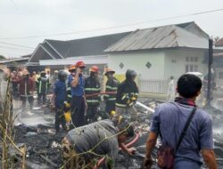 Warung dan Dua Betor Ludes Terbakar