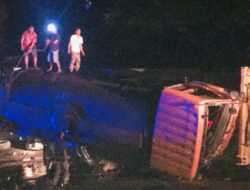 Truk Timpa Mobil, Empat Orang Dikabarkan Meninggal