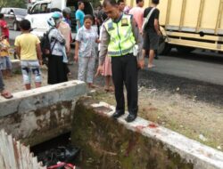 Hilang Kendali, Pengendara Roda Dua di Solsel Tewas Masuk Parit