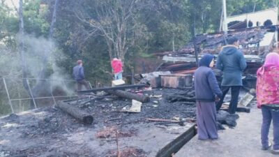 Objek Wisata Lawang Park Terbakar