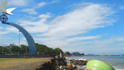 Abrasi Ancam Monumen Merpati Perdamaian