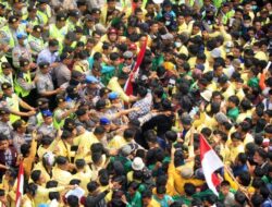 Ganefri : UNP Tidak Bertanggung Jawab Terhadap Aksi Demo Mahasiswa di DPRD Sumbar