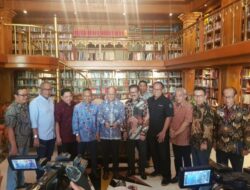 PWI Anugerahi Alm BJ Habibie Bapak Kemerdekaan Pers Indonesia
