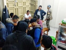 Petugas Gabungan Gerebek Ruko di Bukittinggi, 2 Ember Tuak Diamankan