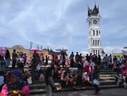 Jam Gadang Nan Ikonik, Makanan dan Minuman Datang Sendiri