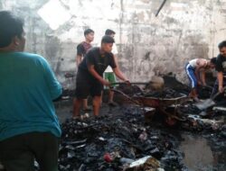 Kebakaran di Agam, Motor Hingga Mobil Hangus