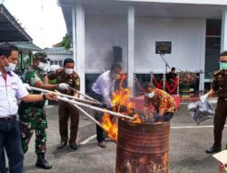 Kejari Bukittinggi Musnahkan Barang Bukti