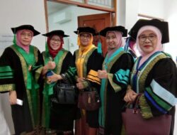 Mantan Anak Band Raih Gelar Profesor di Usia Muda
