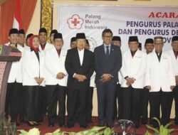 Dikukuhkan JK, Aristo Munandar Resmi Nahkodai PMI Sumbar