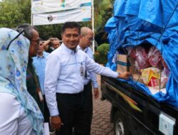 PLN Salurkan Bantuan untuk Korban Banjir Solok Selatan