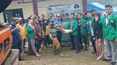 BEM Unitas Antar Bantuan untuk Korban Banjir Bandang Solok Selatan