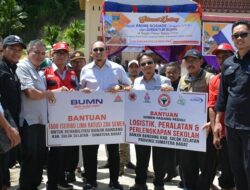 Semen Padang Serahkan Bantuan ke Solok Selatan 