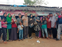 Ke Puncak Mandeh, Masyarakat dan Pedagang Antusias Sambut Fakhrizal
