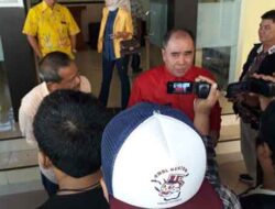 Datangi Kantor Golkar, Moenek Kembalikan Berkas Cagub