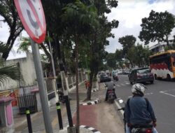 Siap-siap Diderek, Rambu Larang Stop Dipasang di Depan Gedung DPRD Padang