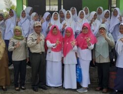 Cegah Anemia, Tenaga Kesehatan Bagikan Tablet Tambah Darah untuk Siswi