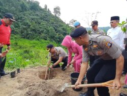 Sukseskan Polri Peduli Penghijauan, Polres Bukittinggi Tanam 5.000 Pohon 