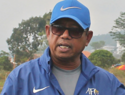 Dosen UNP Pelatih Kepala Bali United di LCA