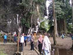 Pengunjung Goa Batu Kapal Sedikit Menurun