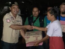 Ketua DPRD Dharmasraya Bantu Korban Banjir di Timpeh