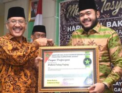 Walikota Fadly Amran Terima Penghargaan dari Kemenag Sumbar